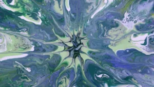 Pintura que se disuelve en manchas de color, simbolizando la creatividad y la libertad artística