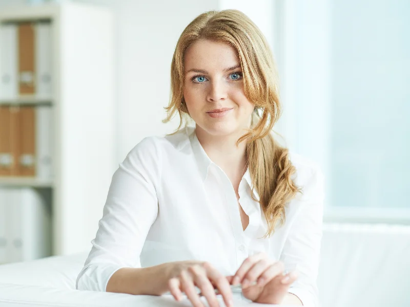 Psicóloga Ana Torres especializada en bienestar emocional